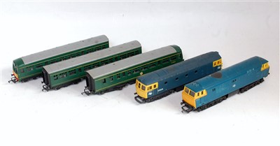 Lot 988 - A Hornby BR green 3 car class 101 DMU (G), BR...