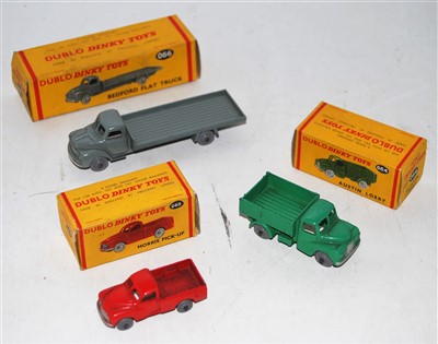 Lot 1959 - Three various boxed 00 Dinky Toy diecasts to...