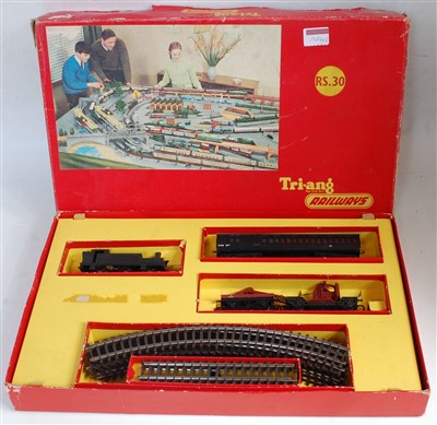 Lot 1026 - 2 Triang train sets in poor boxes, R3F EMU and...