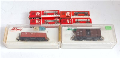 Lot 1042 - Liliput H0 e black 0-6-2 tank engine, 5x four...