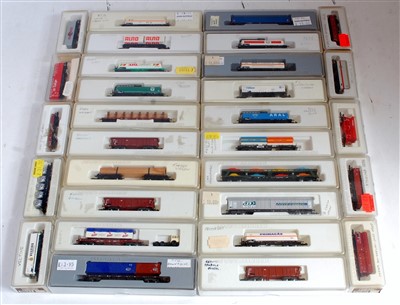 Lot 1059 - 24 Marklin Mini-Club freight wagons 8 x four...