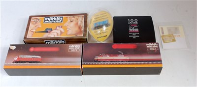 Lot 1080 - Mixed Marklin Z gauge Ref.8853 DB red/cream...