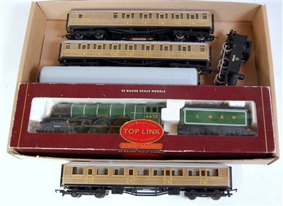 Lot 1094 - A Hornby Toplink R20-20 LNER lined green...