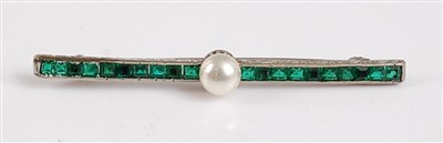 Lot 2546 - A white metal bar brooch, with 2 centre 6.1mm...