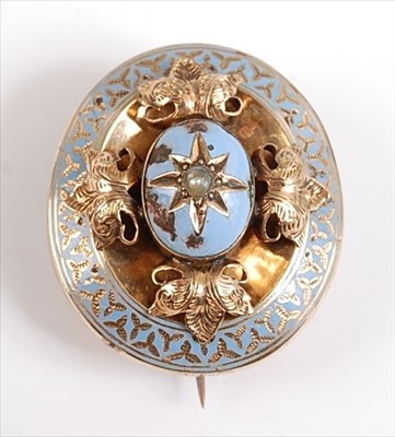 Lot 2578 - A yellow metal Victorian mourning brooch,...