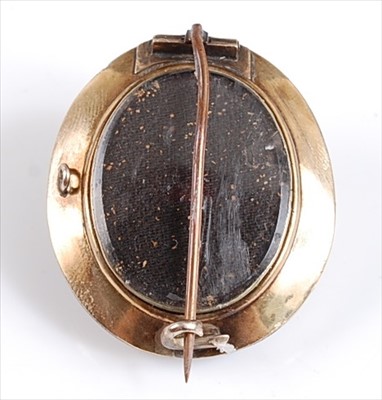 Lot 2578 - A yellow metal Victorian mourning brooch,...