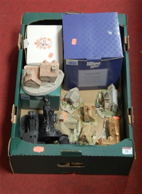 Lot 64 - A collection of boxed and loose Lilliput Lane...