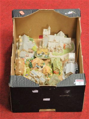 Lot 97 - A box of assorted loose cottage ornaments to...