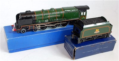 Lot 904 - A Hornby 00 Duchess of Montrose gloss BR green...