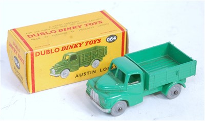 Lot 908 - A 00 Dinky Toys No. 064 Austin lorry finished...