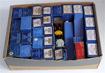 Lot 913 - One box containing a quantity of various boxed...