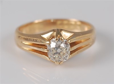Lot 1207 - An 18ct yellow gold single stone diamond ring,...
