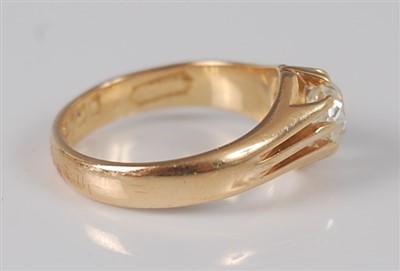 Lot 1207 - An 18ct yellow gold single stone diamond ring,...