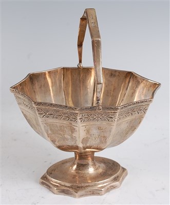 Lot 1082 - An Edwardian silver pedestal sweetmeat basket,...