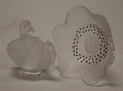 Lot 185 - A Lalique glass ornament modelled as two swans,...