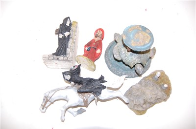 Lot 51 - A box of miscellaneous modern resin figures,...