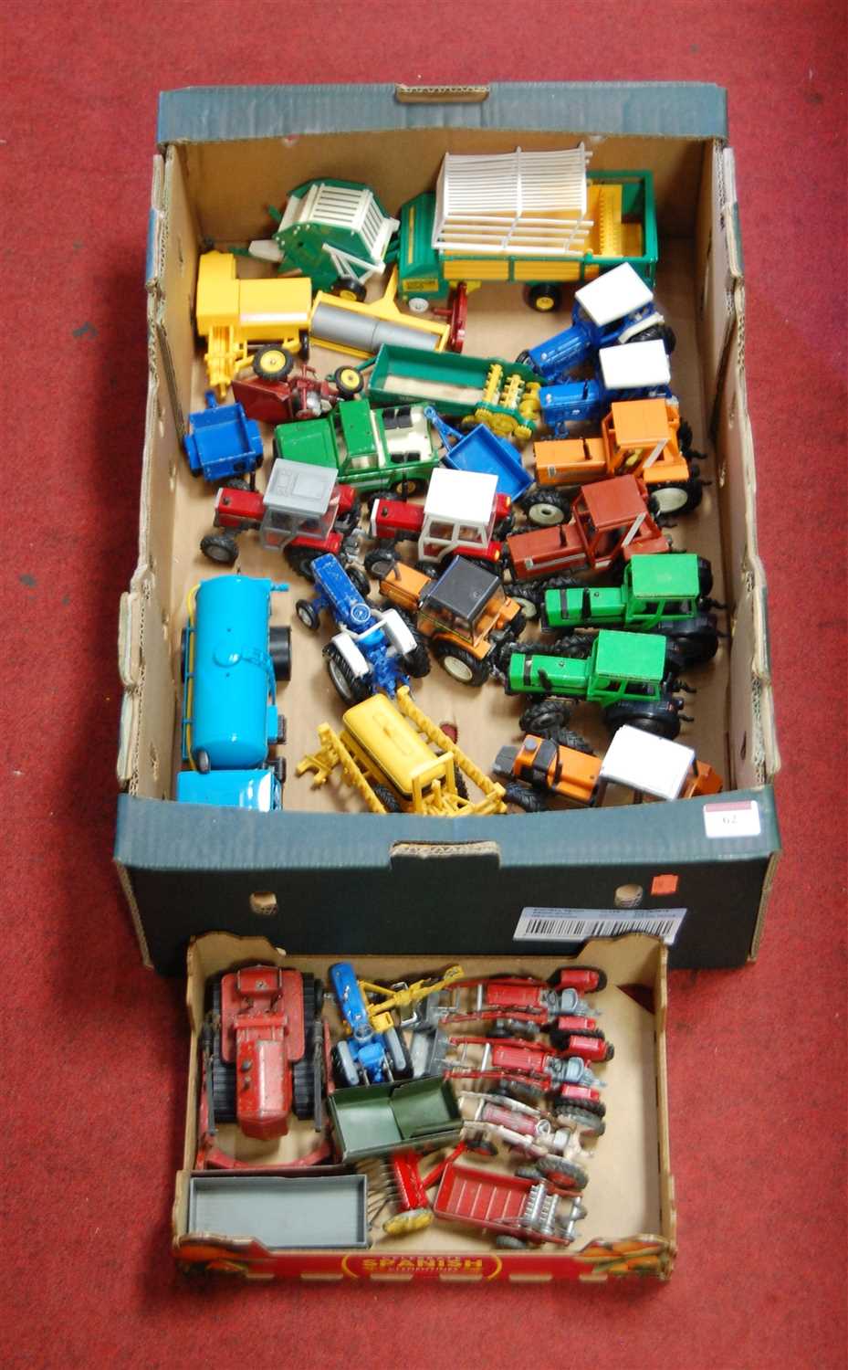 Lot 62 - A box of loose and playworn diecast farm...