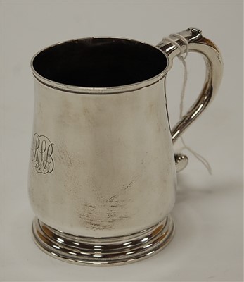 Lot 207 - A Georgian style silver christening mug,...