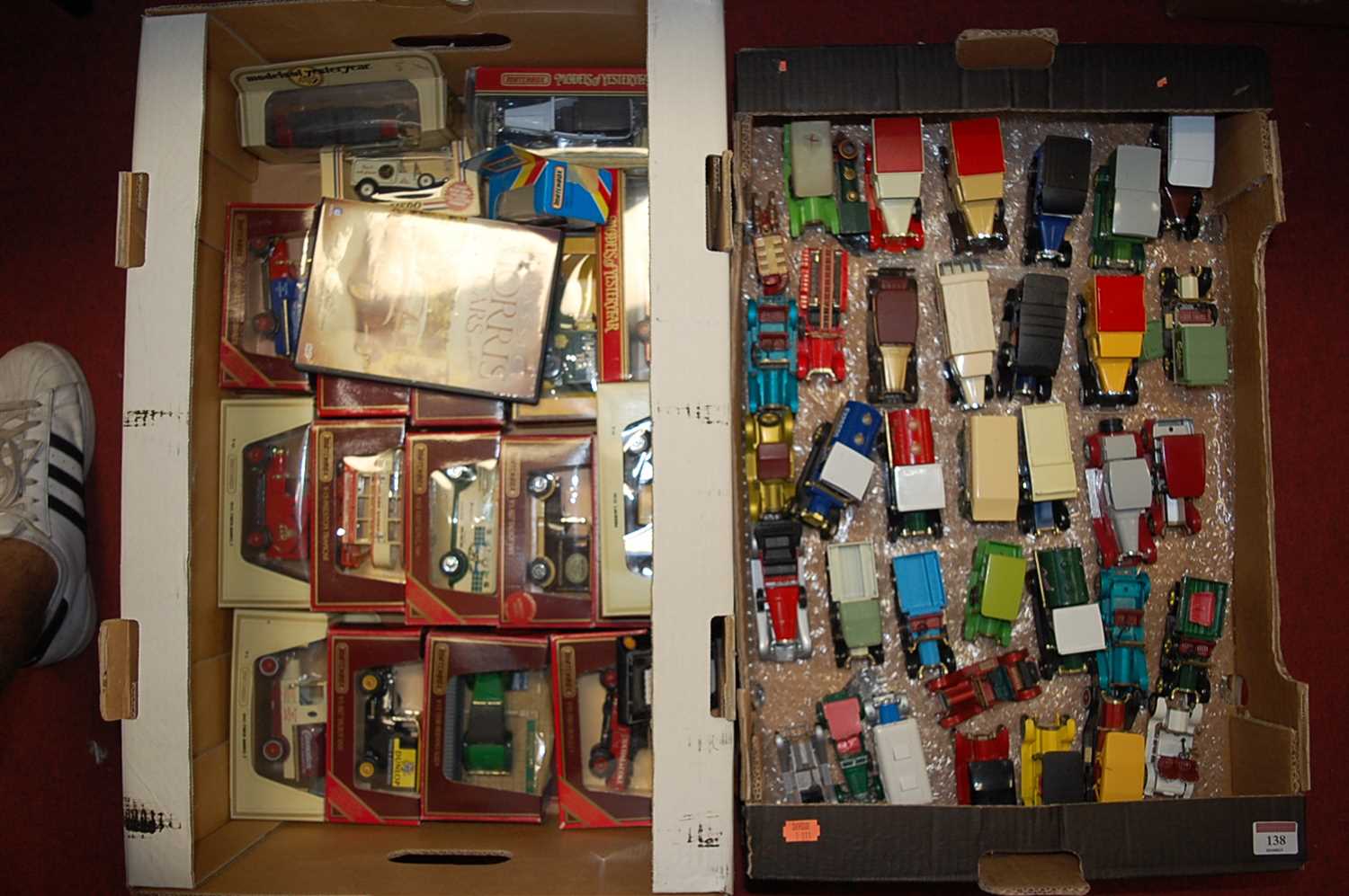 Lot 138 - A box of loose modern issue diecast toy...