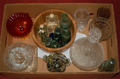 Lot 161 - A box of miscellaneous glassware, to include...