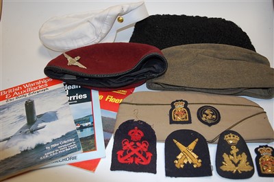 Lot 246 - A collection of miscellaneous militaria, to...