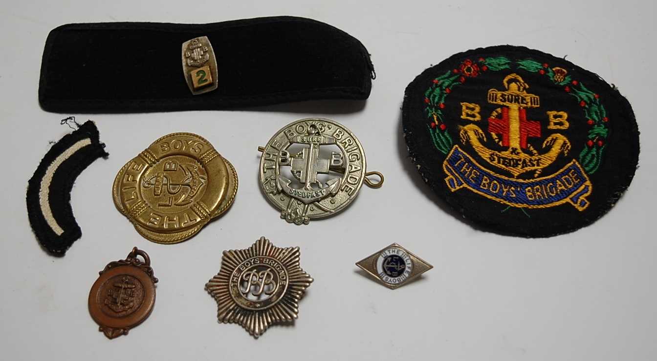 Lot 265 - A small collection of assorted metal and cloth...