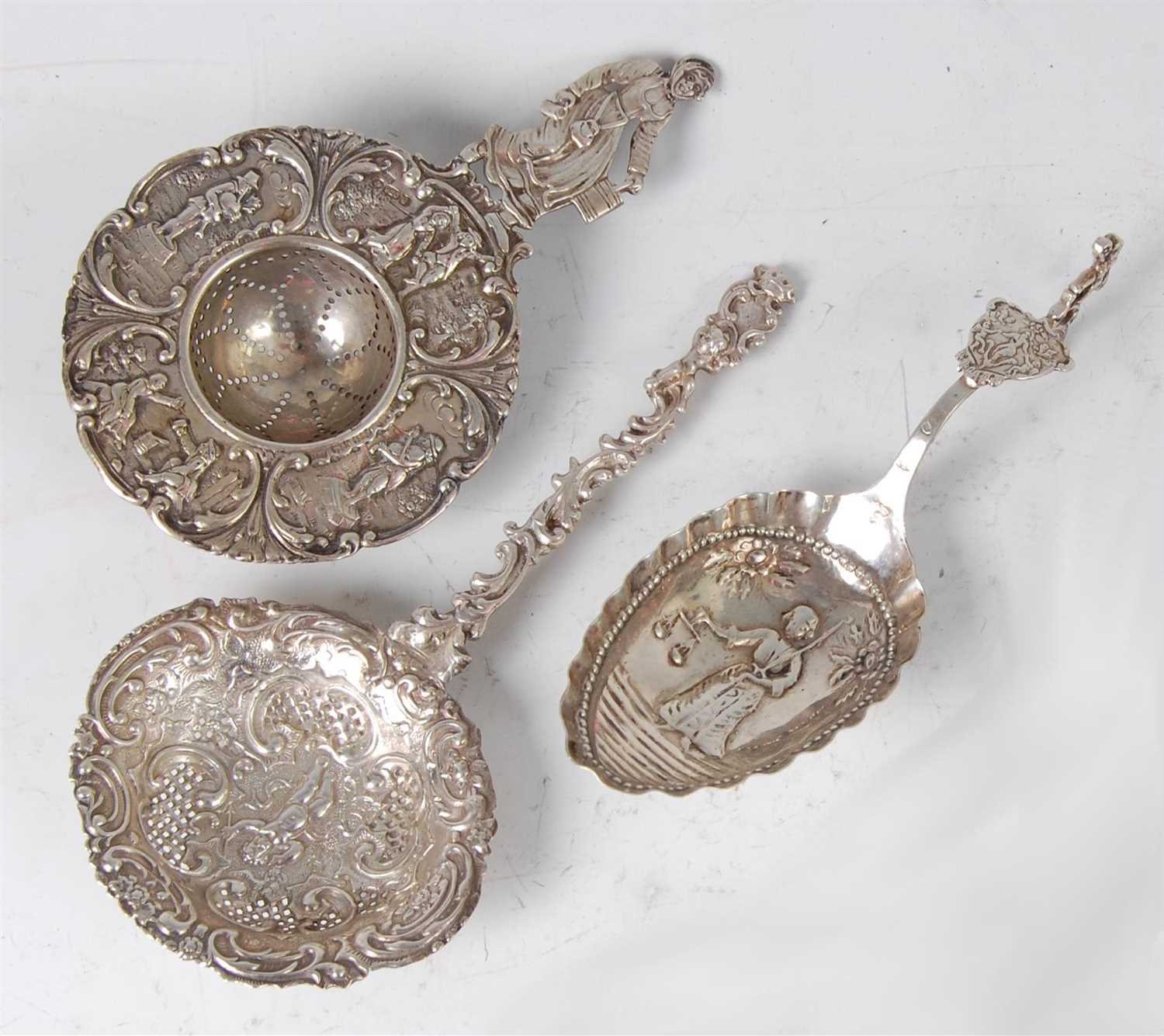 Lot 1150 - An early 20th century Dutch silver strainer,...