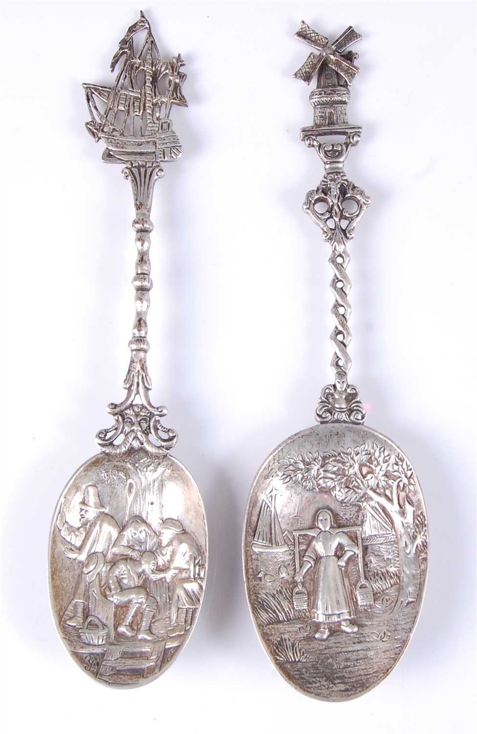 Lot 1153 - An early 20th century Dutch silver spoon, the...