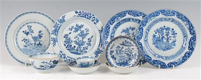 Lot 1332 - A small quantity of Chinese blue and white...