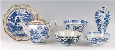 Lot 1338 - Assorted Chinese porcelain blue and white...