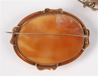 Lot 1203 - A Victorian carved shell cameo brooch...