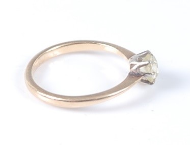 Lot 2607 - A yellow metal single stone diamond ring, the...