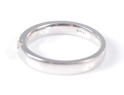 Lot 2608 - An 18ct white gold single stone diamond ring,...