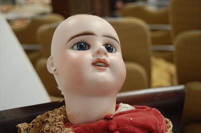 Lot 2007 - An Etienne Denamur Bébé No.9 bisque head doll,...