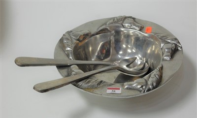 Lot 38 - A contemporary polished metal salad bowl and...