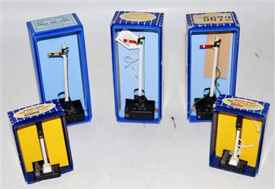 Lot 651 - Hornby Dublo electric signals, 2x ED1 signal...