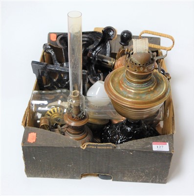Lot 127 - A mixed lot to include oil lamp, paraffin...