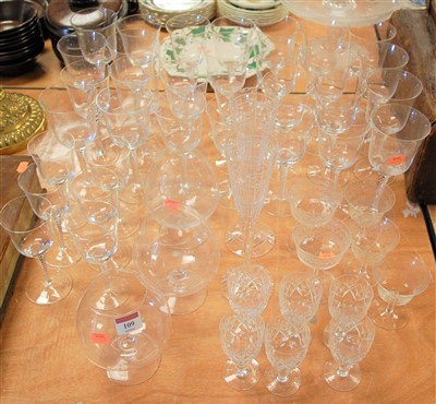 Lot 109 - Assorted glassware, to include airtwist wines,...