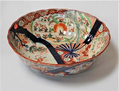 Lot 149 - A Japanese Imari footed bowl of good size, all...