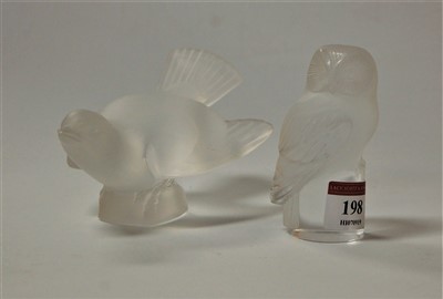 Lot 198 - A Lalique frosted glass owl, h.9cm; together...