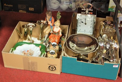Lot 184 - Two boxes to include cased and loose flatwares,...