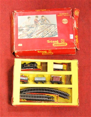Lot 185 - A Triang 00 gauge RS.25 electric model railway...