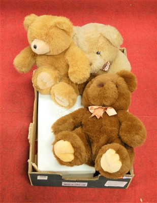 Lot 193 - Treasured Bears, boxed, limited edition gift...