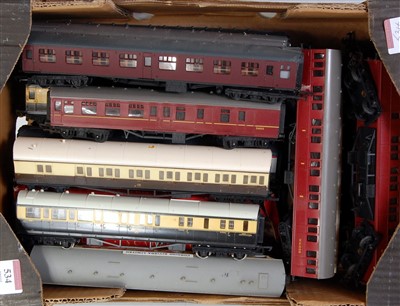 Lot 534 - Tray containing approx 18 carriages by various...