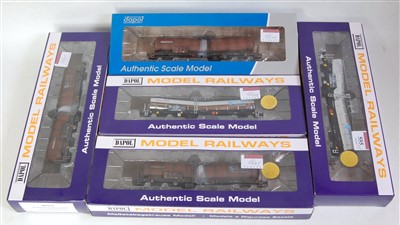 Lot 555 - Dapol B850B and B850C ECC silver bullet china...