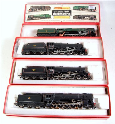 Lot 559 - 4 Hornby locomotives, 2x R859 BR lined black...