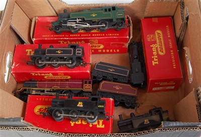 Lot 561 - A selection of Triang locomotives, 2 early...