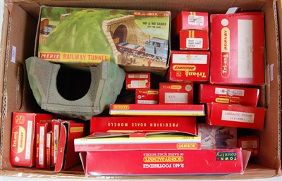 Lot 562 - Mixed lot of Triang and Hornby boxed...