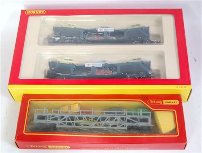 Lot 563 - Two small trays containing quantity of Hornby...