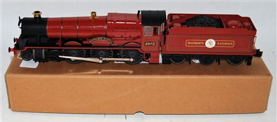 Lot 267 - Lionel Hogwarts Castle No. 5972 loco and...